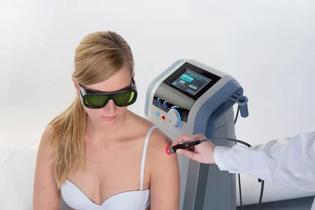 máy laser trị liệu btl